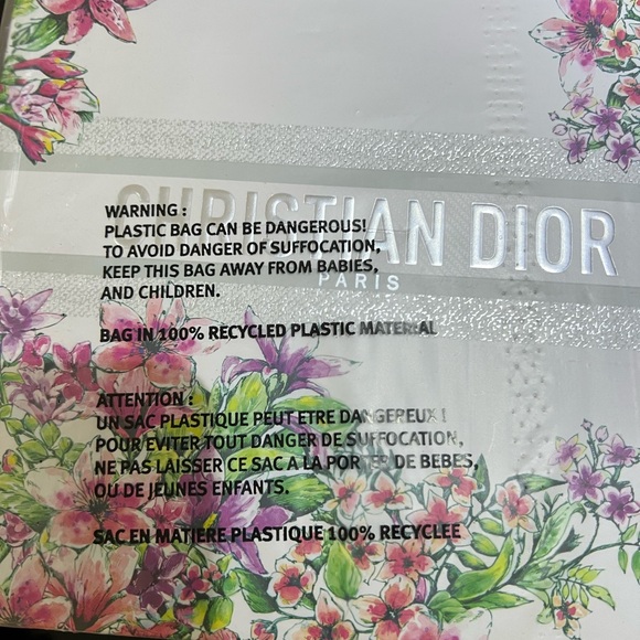 CHRISTIAN DIOR GIFT BOX NWT & DIOR SHOP BAG - Picture 2 of 10